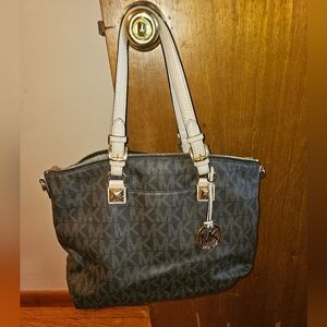 LAST CALL! Michael kors tote